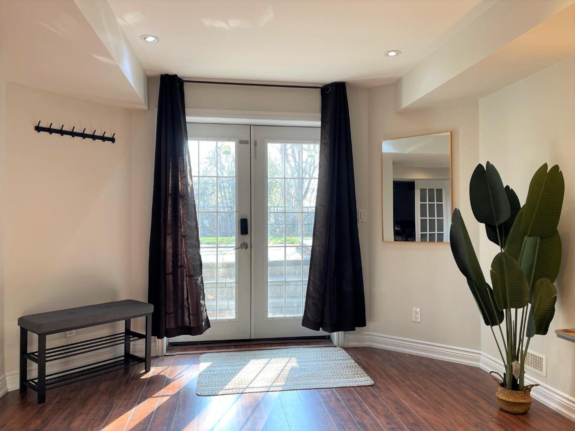 מיסיסאוגה Cozy Lovely Ravine Facing Suite. מראה חיצוני תמונה
