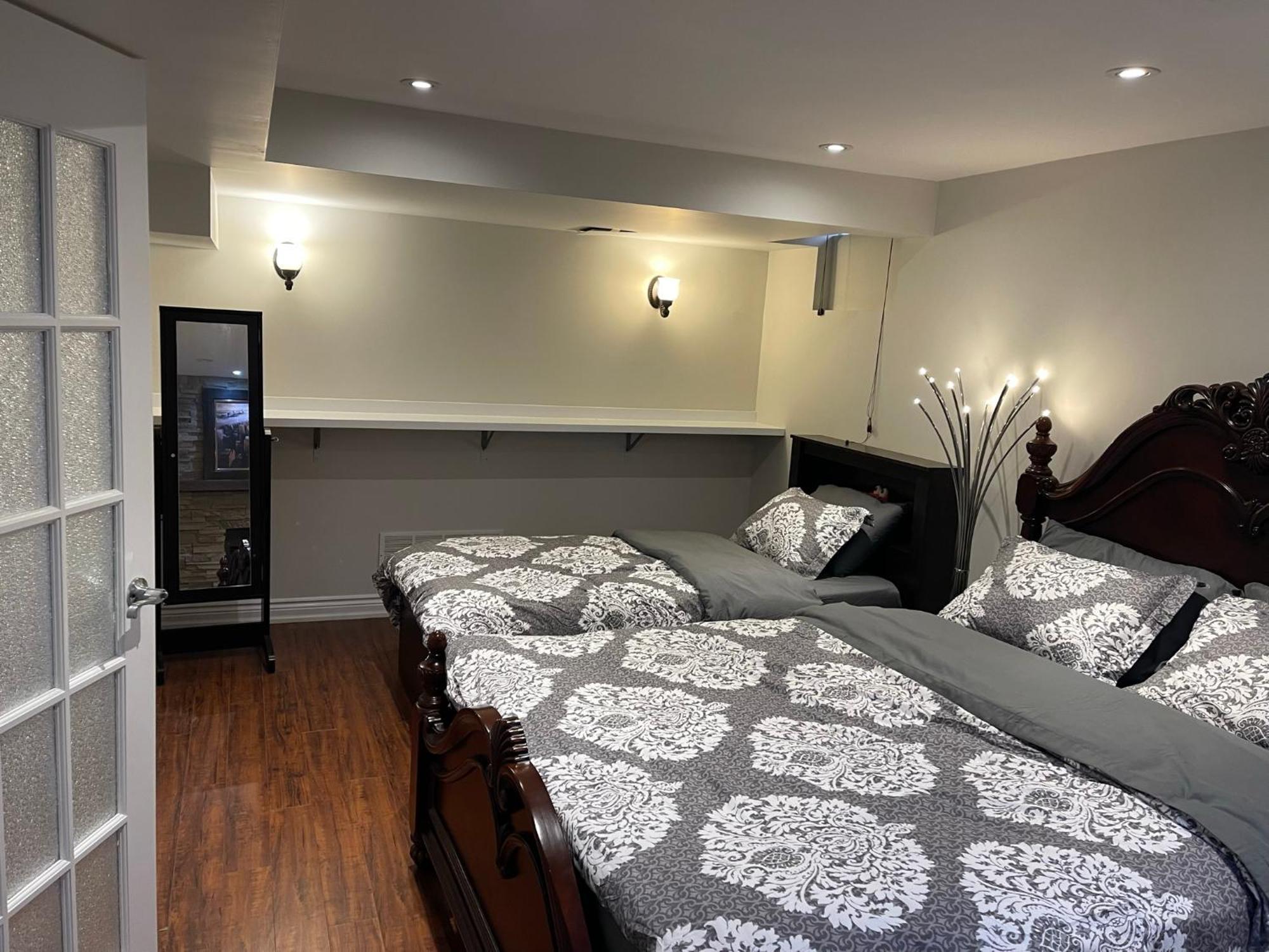 מיסיסאוגה Cozy Lovely Ravine Facing Suite. מראה חיצוני תמונה
